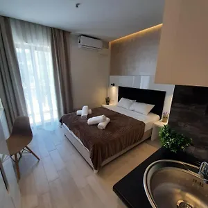 https://grand-agia-triada.hotels-of-thessaloniki.com